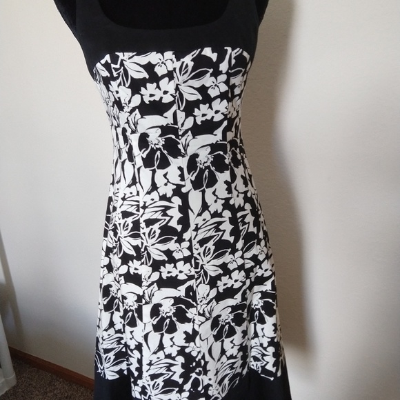Chaps black and white fit and flare dress, size 4 - Picture 6 of 8